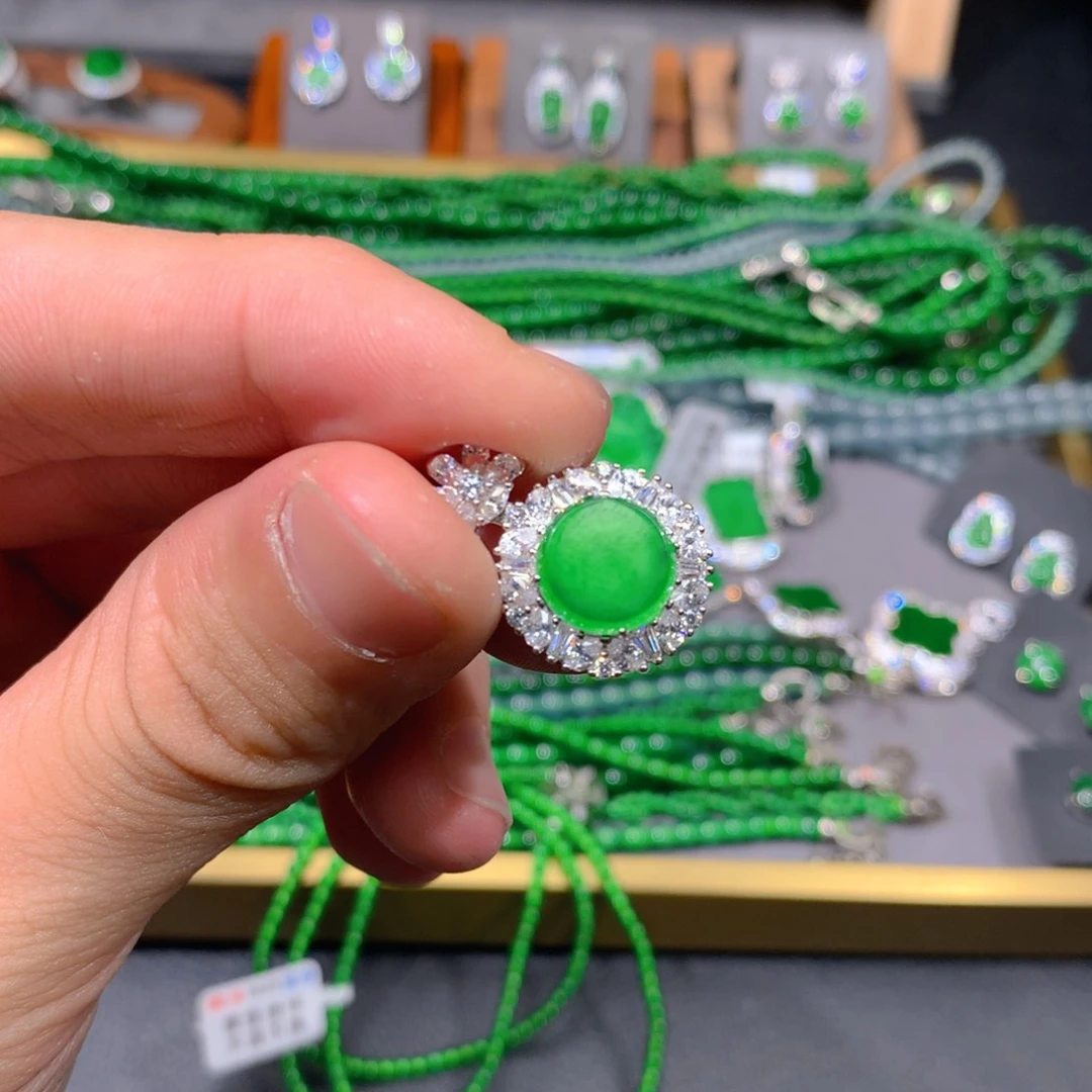 翡翠吊坠(赠链)未镶嵌天然