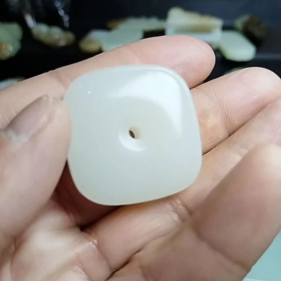 睿***雅和田玉未镶嵌吊坠(不含链)