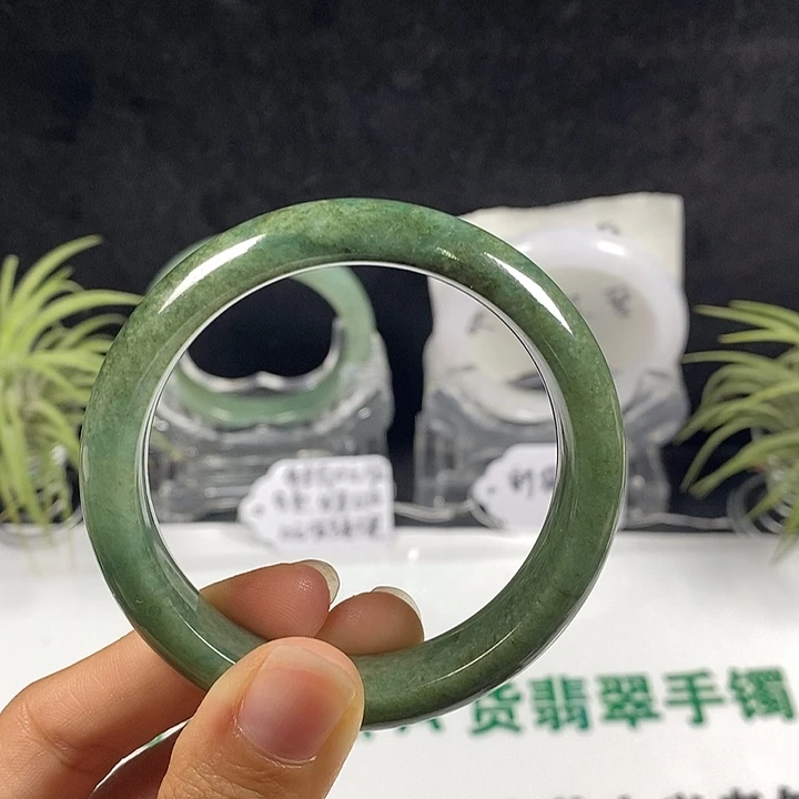 未镶嵌手镯翡翠65号。 51.5圈