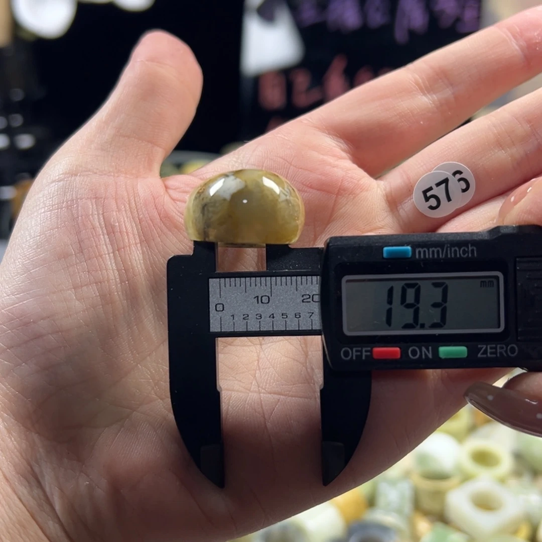 蛇纹石玉未镶嵌戒指