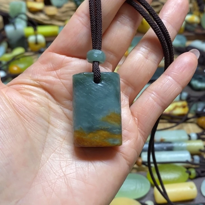 蛇纹石玉未镶嵌挂件马**功