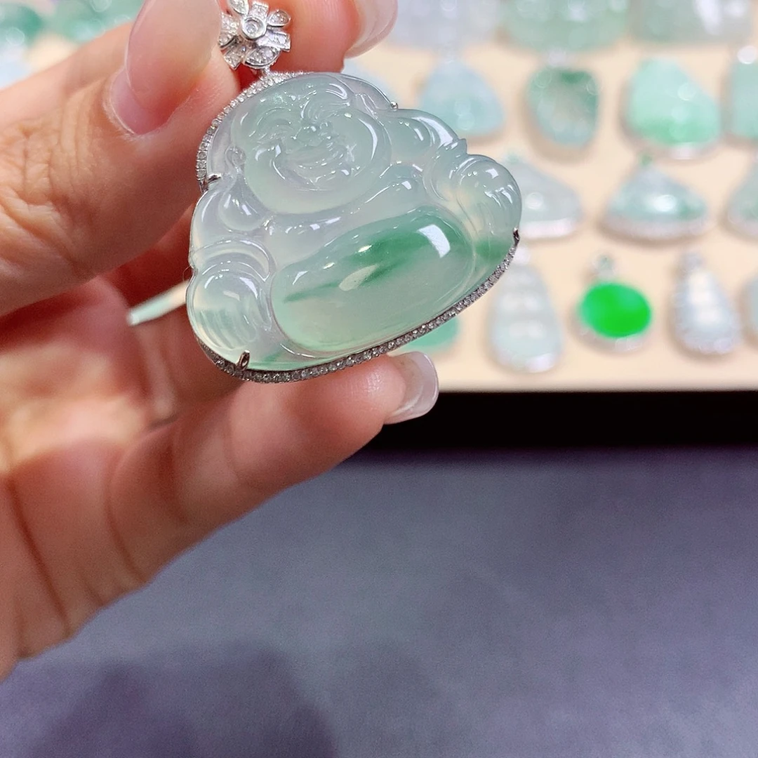 翡翠18K金镶嵌颈饰翡翠