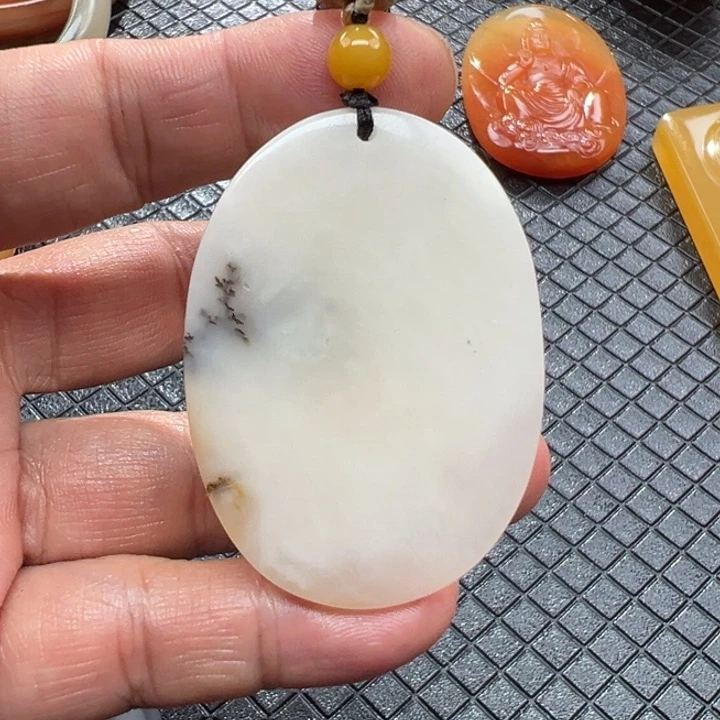 石英质玉（黄龙玉）颈饰未镶嵌