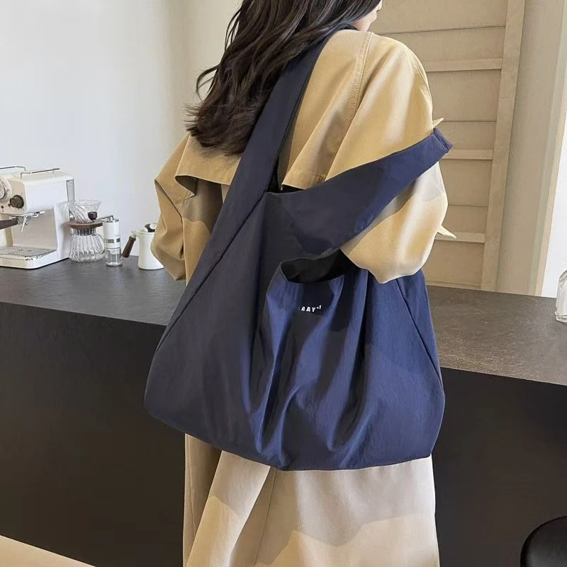 字母休闲手提包大购物包2025简约韩系风单肩包百搭帆布包通勤LX