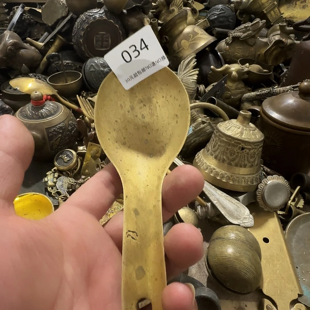 一***苇木雅圆工艺铜勺一个