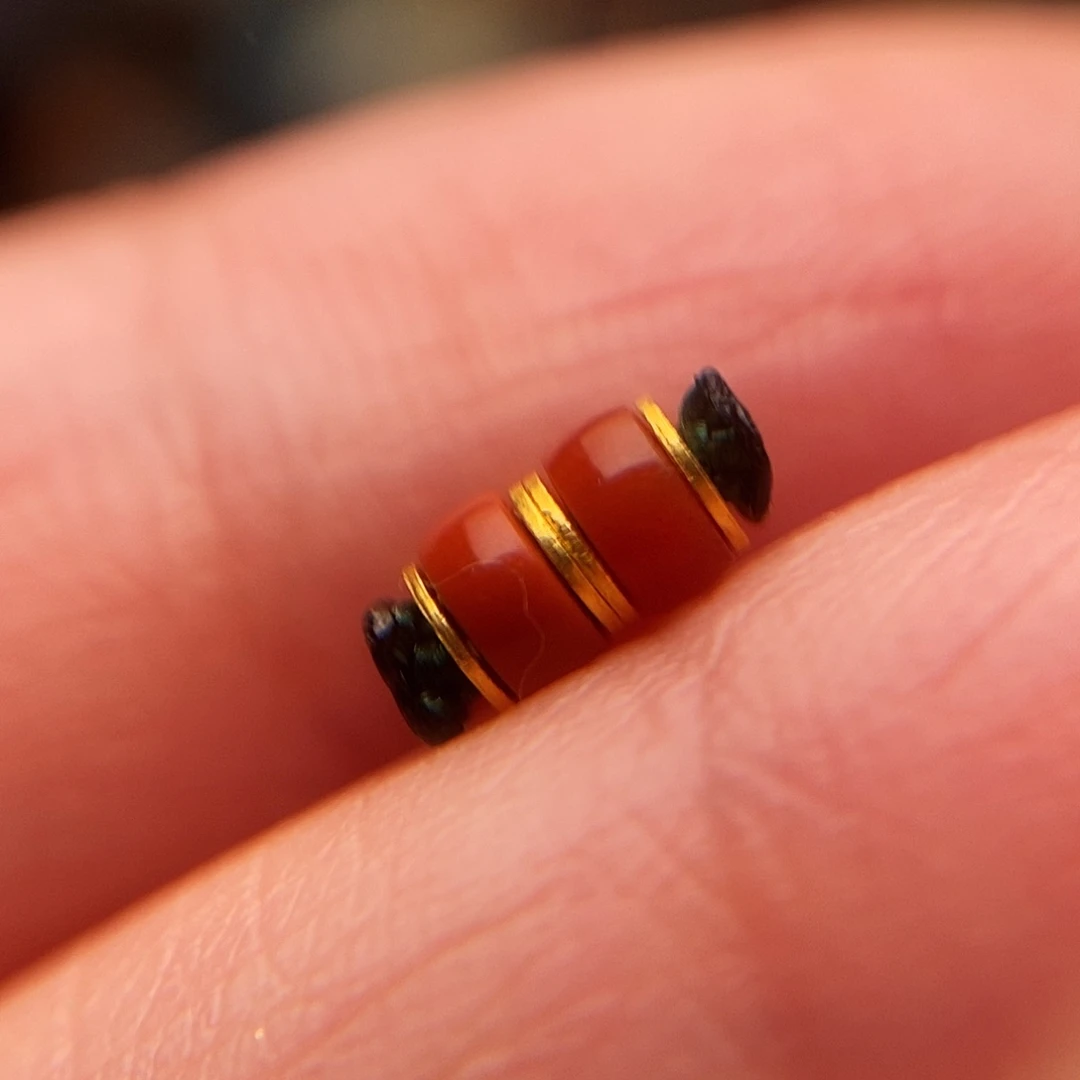 南红玛瑙配饰足金镶嵌