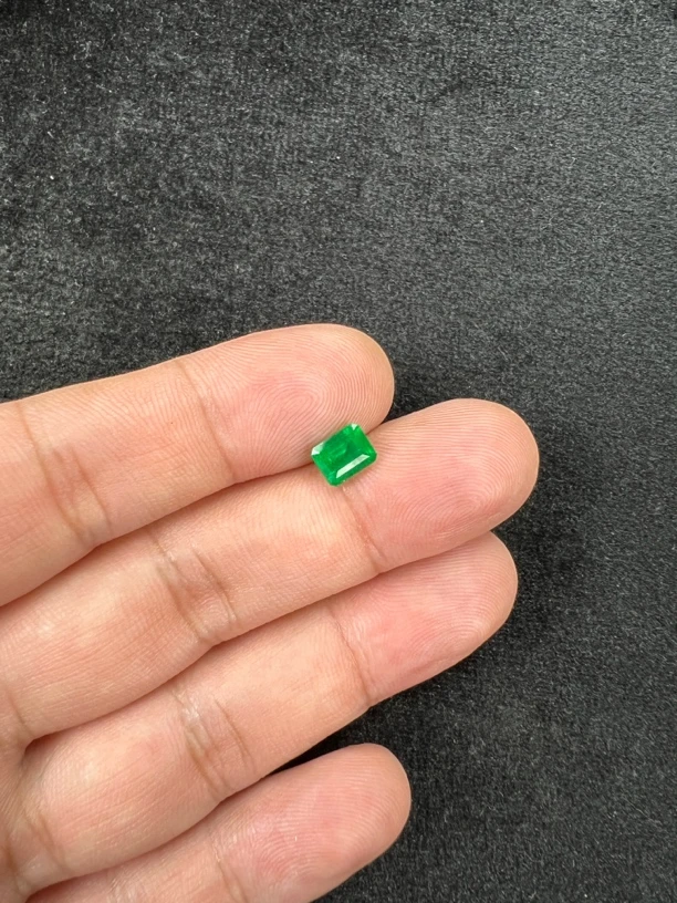 1.14克拉 阿富汗潘杰希尔祖母绿 吉尔德大证 沃顿微油