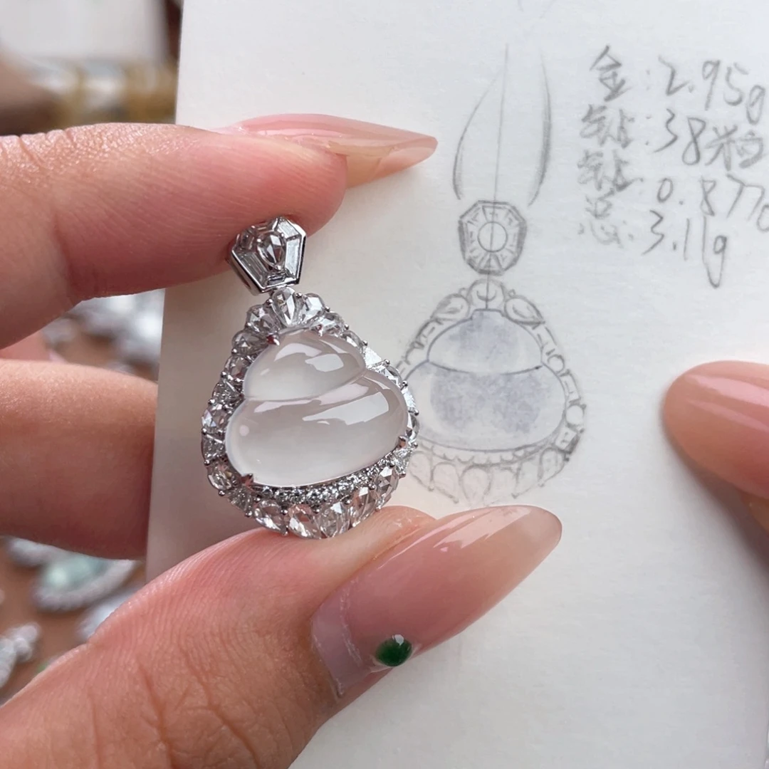 颈饰18K金镶嵌翡翠葫芦