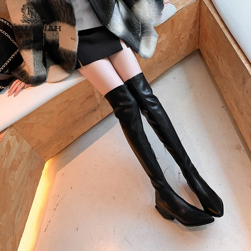 法莎尼亚靴子尖头粗跟显瘦过膝长筒靴女秋冬新款时髦气质百搭女靴