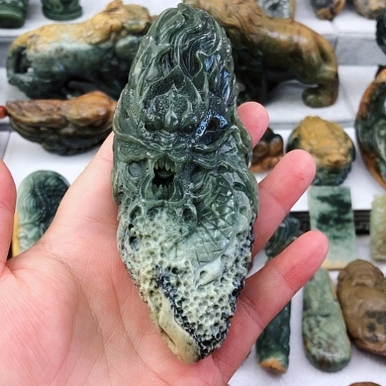 未镶嵌岫岩河磨玉（透闪石质玉）把件二*