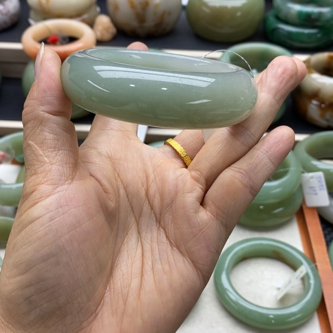 未镶嵌手镯石英质玉