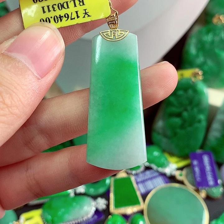 吊坠(不含链)18K金镶嵌翡翠