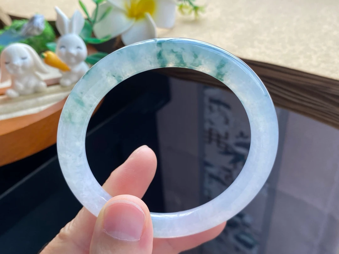 12.27批12335号手镯55.3-8.4-8.5 冰飘花！灵动唯美的飘花随意挥