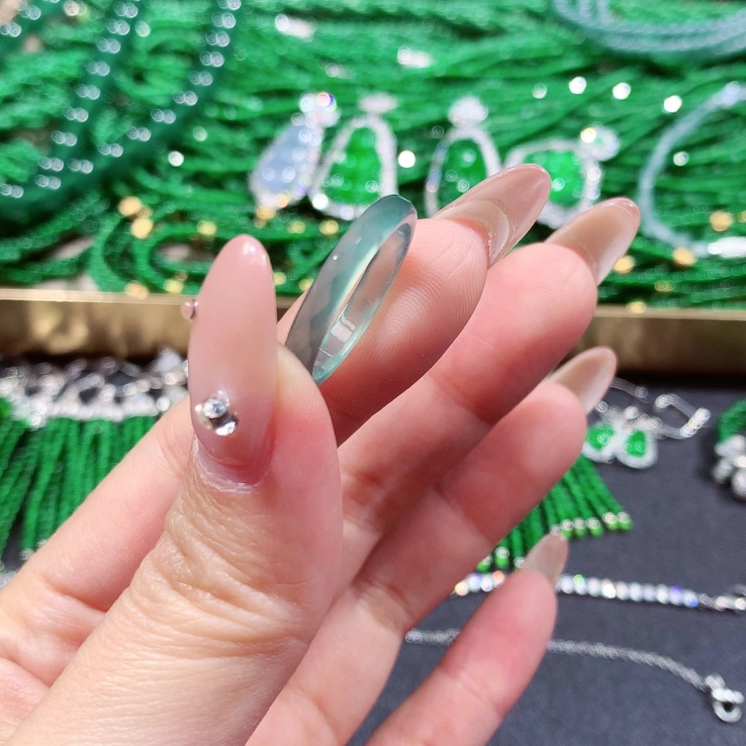 翡翠手链未镶嵌翡翠