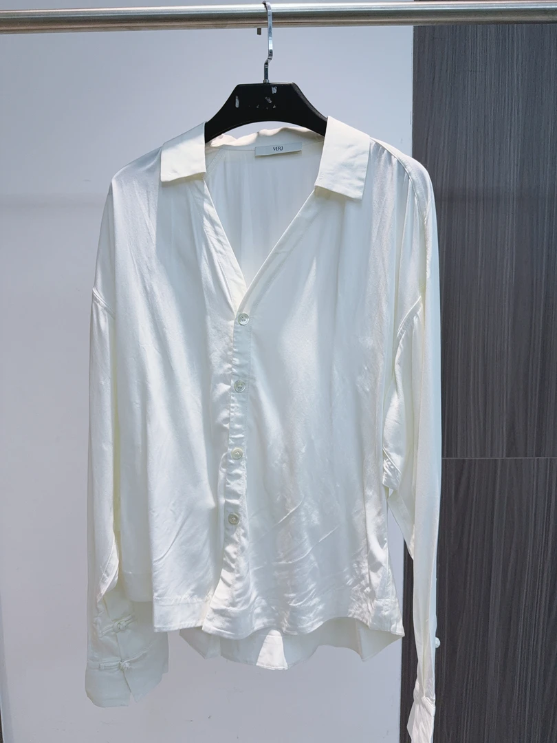 【高高家】V领衬衫 退货自理运费J026