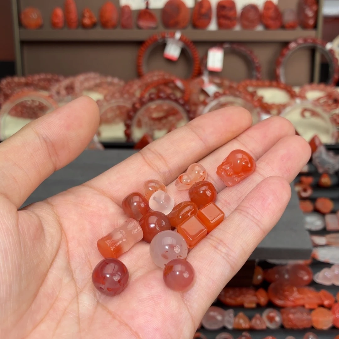 锅***森南红玛瑙未镶嵌颈饰14颗