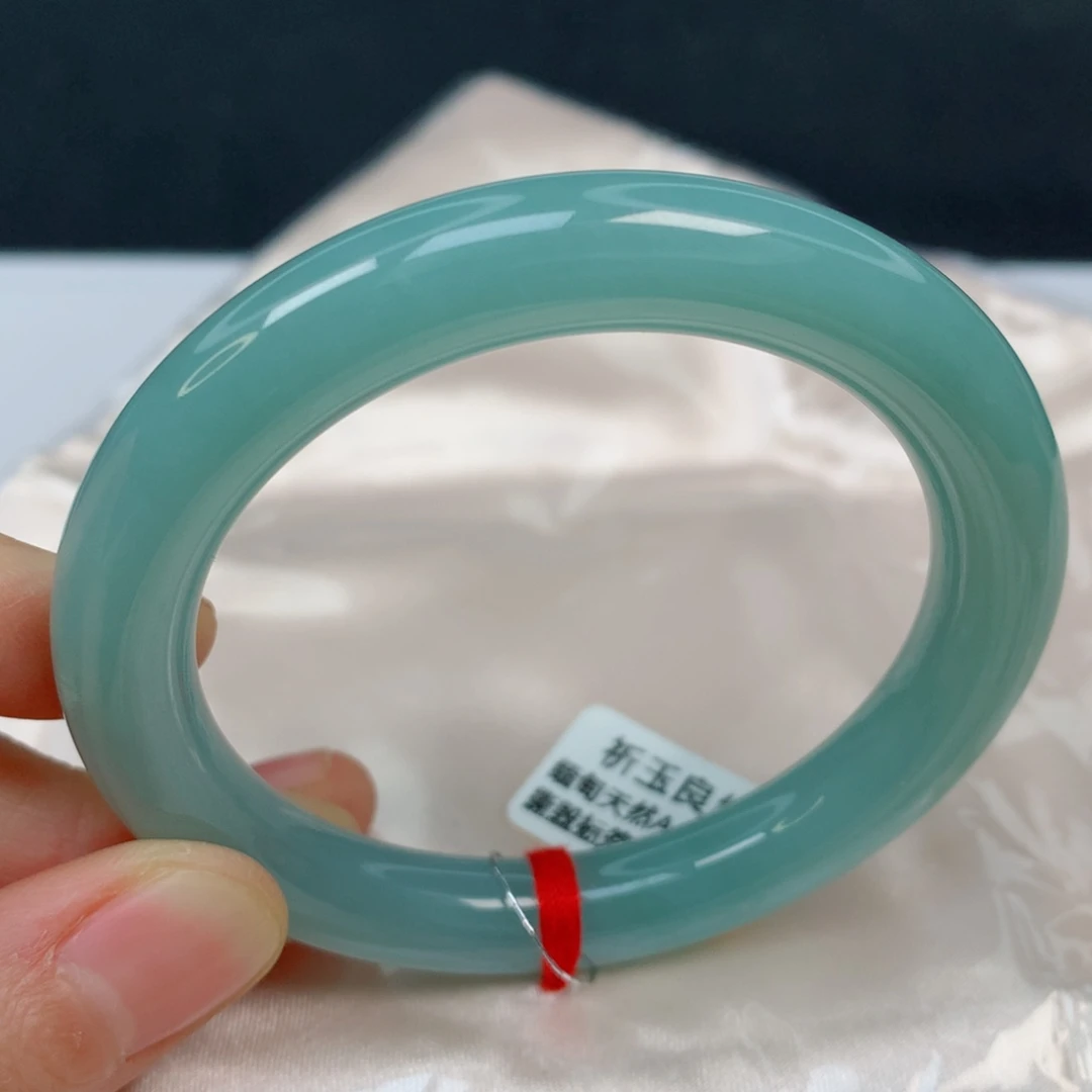 未镶嵌手镯翡翠52圆条，蓝绿均匀，润感好，完整，021