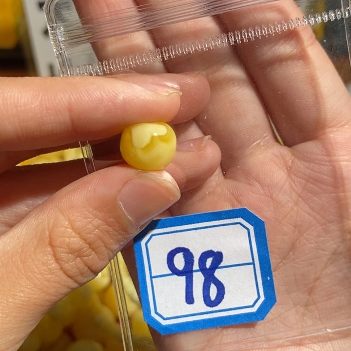 未镶嵌琥珀珠宝奇石98