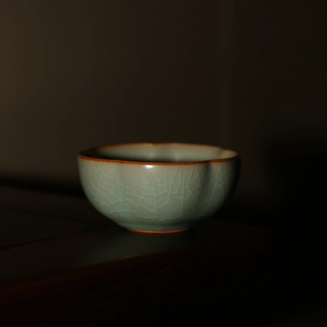 晓芳窑早期仿汝粉青开片梅花杯