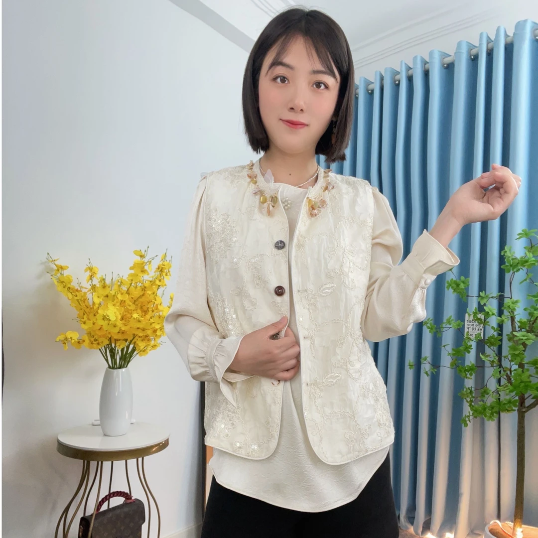 时尚刺绣设计师中老年女装中式小衫常规款复古白色宽松型外套