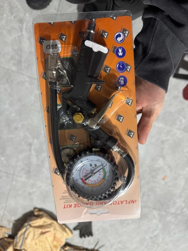 风行汽车胎压表。