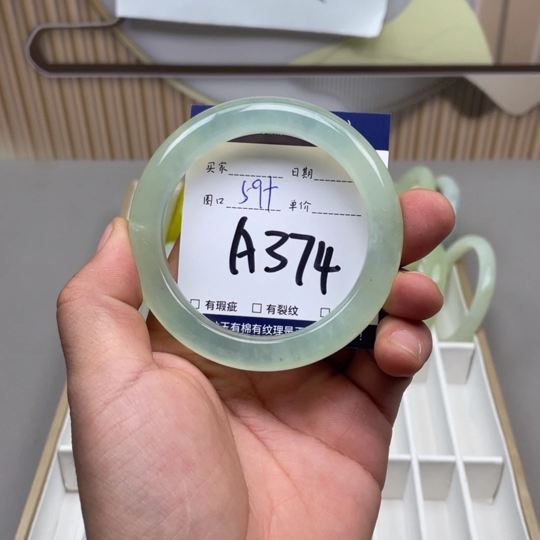 岫玉手镯手镯未镶嵌