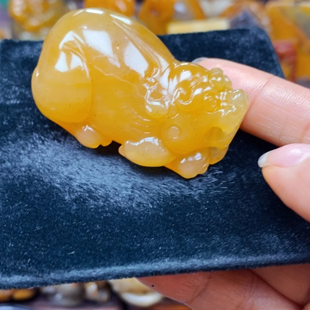 未镶嵌石英质玉（黄龙玉）颈饰