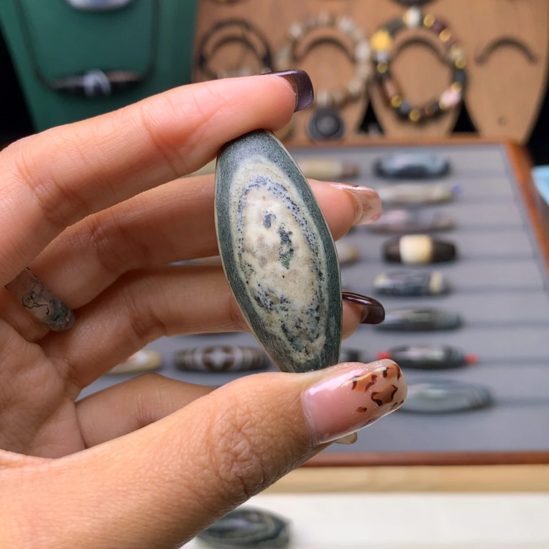 未镶嵌颈饰玛瑙/玉髓肉***