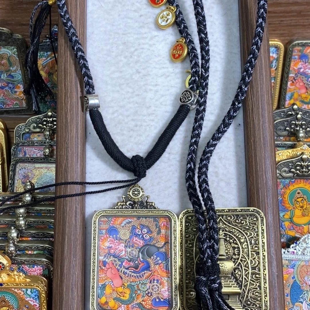 回***眸吊坠热贡纯手绘唐卡，真金，真矿料绘制，假一罚四，支持鉴定