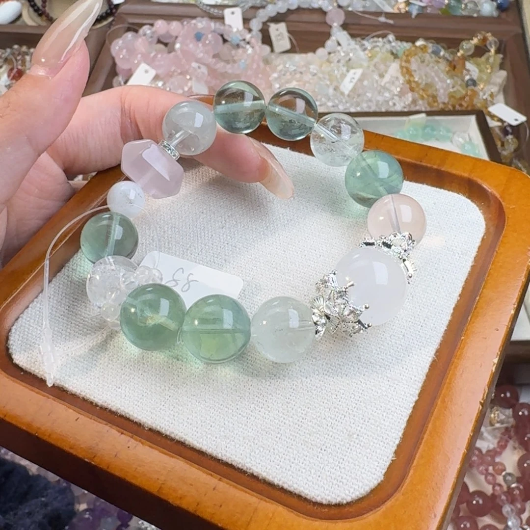 水晶手串未镶嵌绿莹石