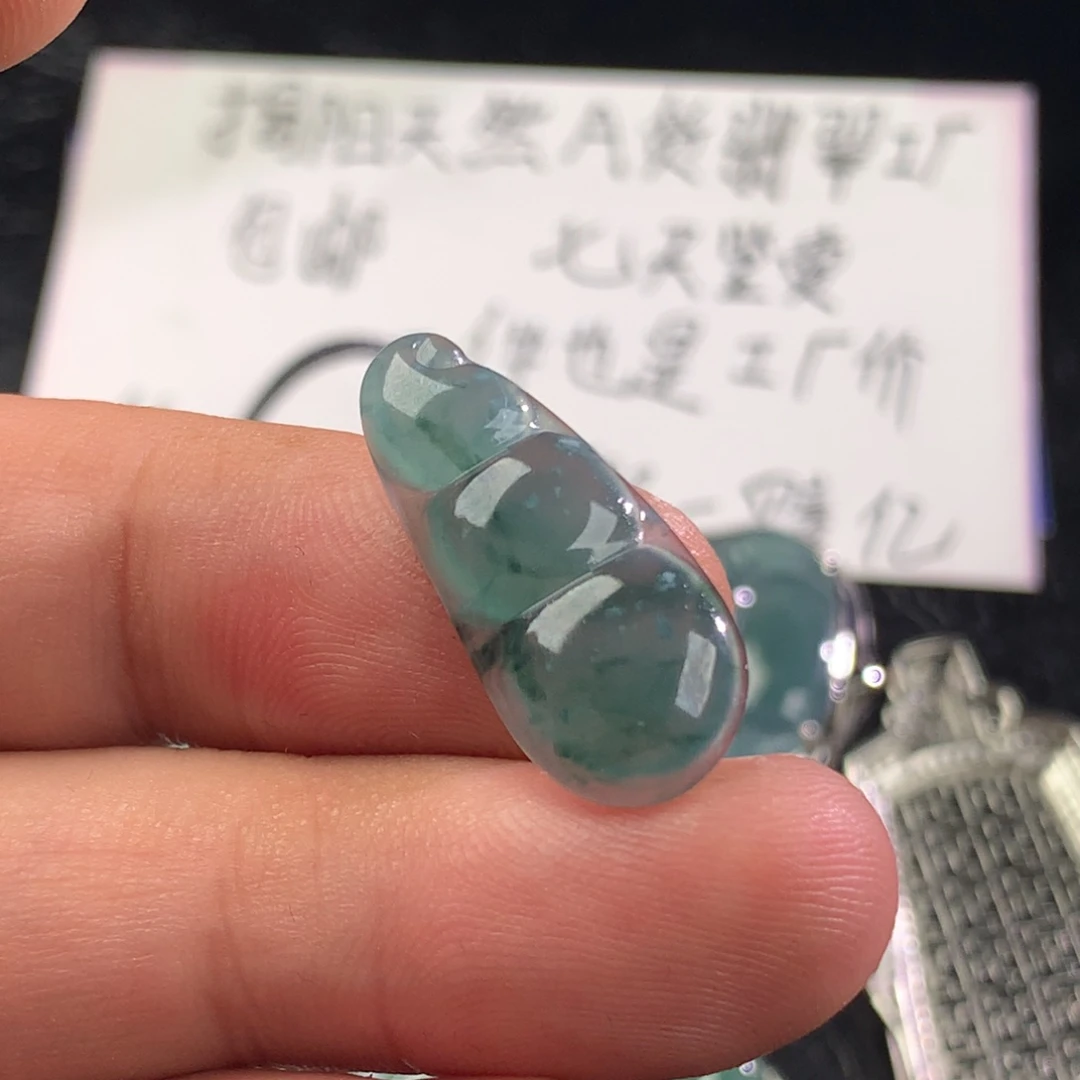 翡翠未镶嵌颈饰福豆