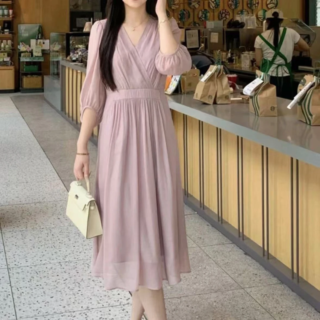 2025夏季新款高级感轻奢时尚V领连衣裙女宽松显瘦收腰气质长裙子