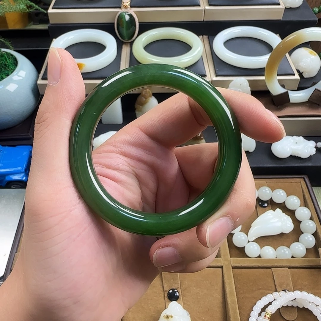 和田玉未镶嵌手镯俄碧