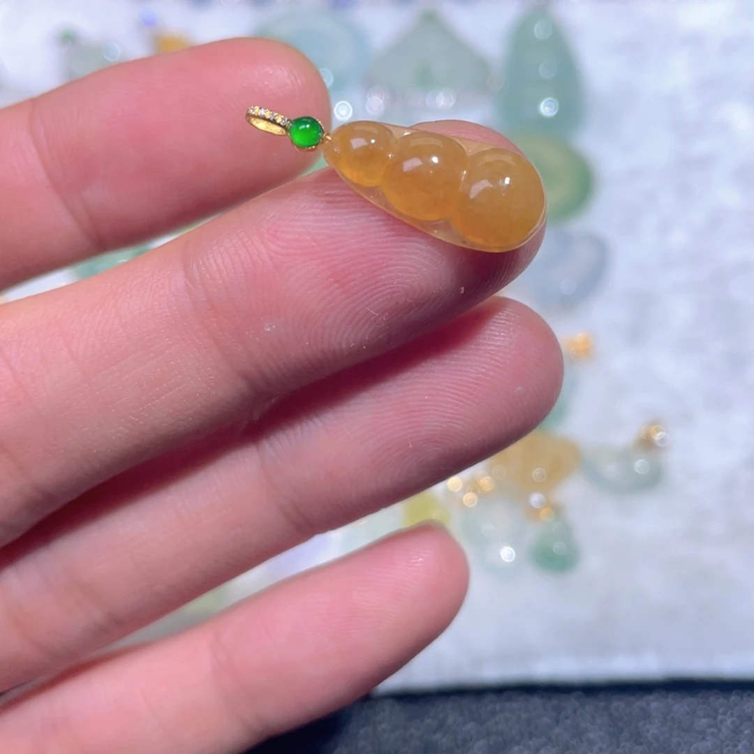 翡翠18K金镶嵌颈饰翡翠