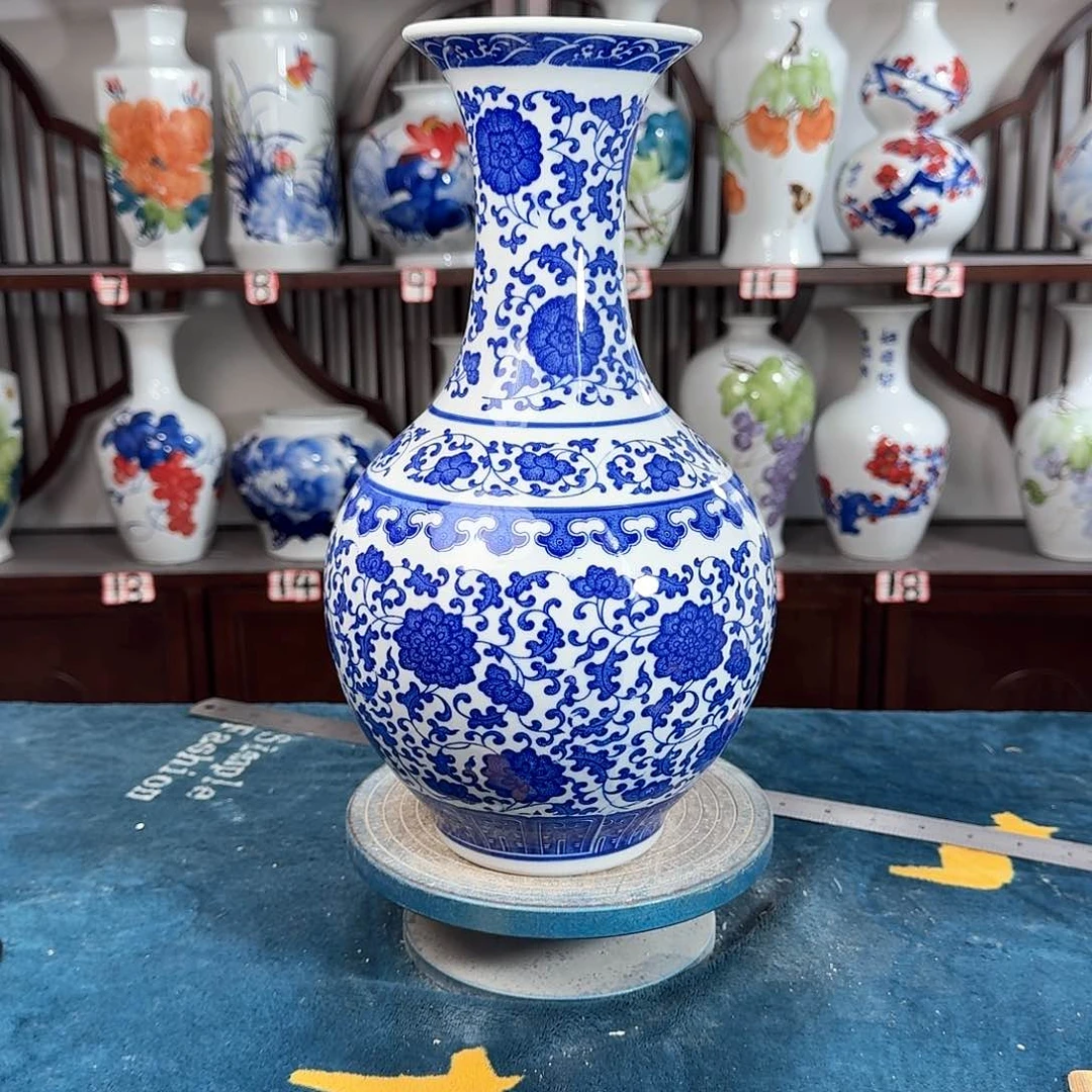 摆件景德镇陶瓷缠枝