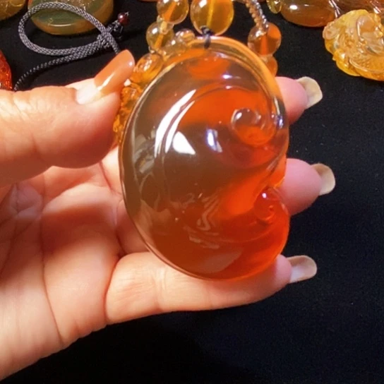 琥珀画琥珀未镶嵌如意34克
