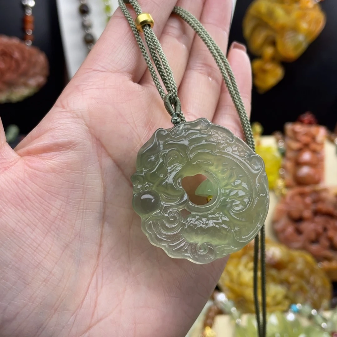 未镶嵌蛇纹石玉颈饰