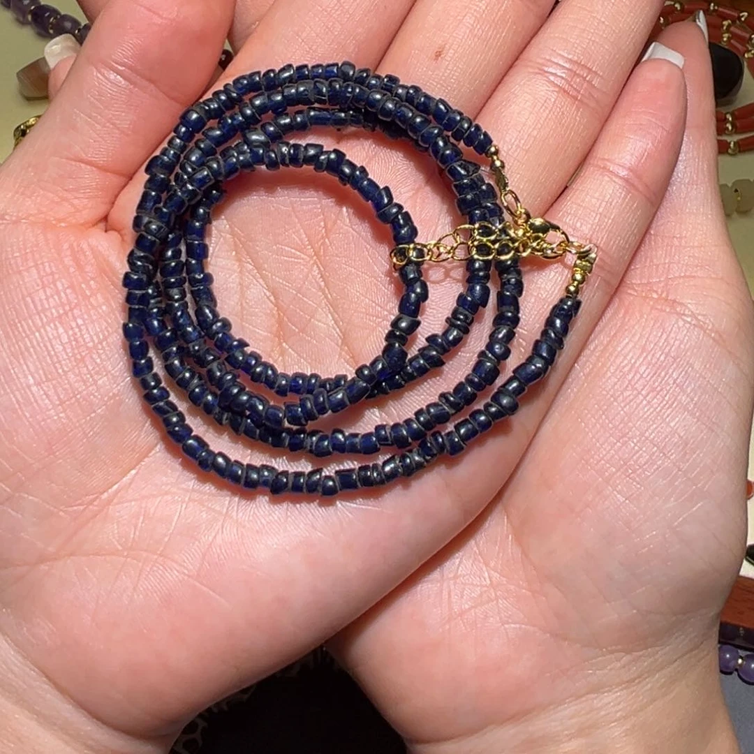 玻璃颈饰各种各样的