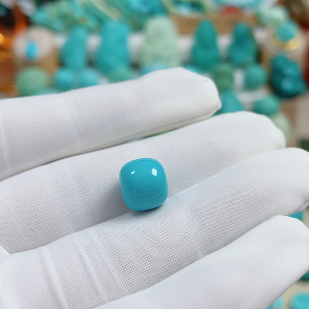 人***醒绿松石未镶嵌珠宝奇石