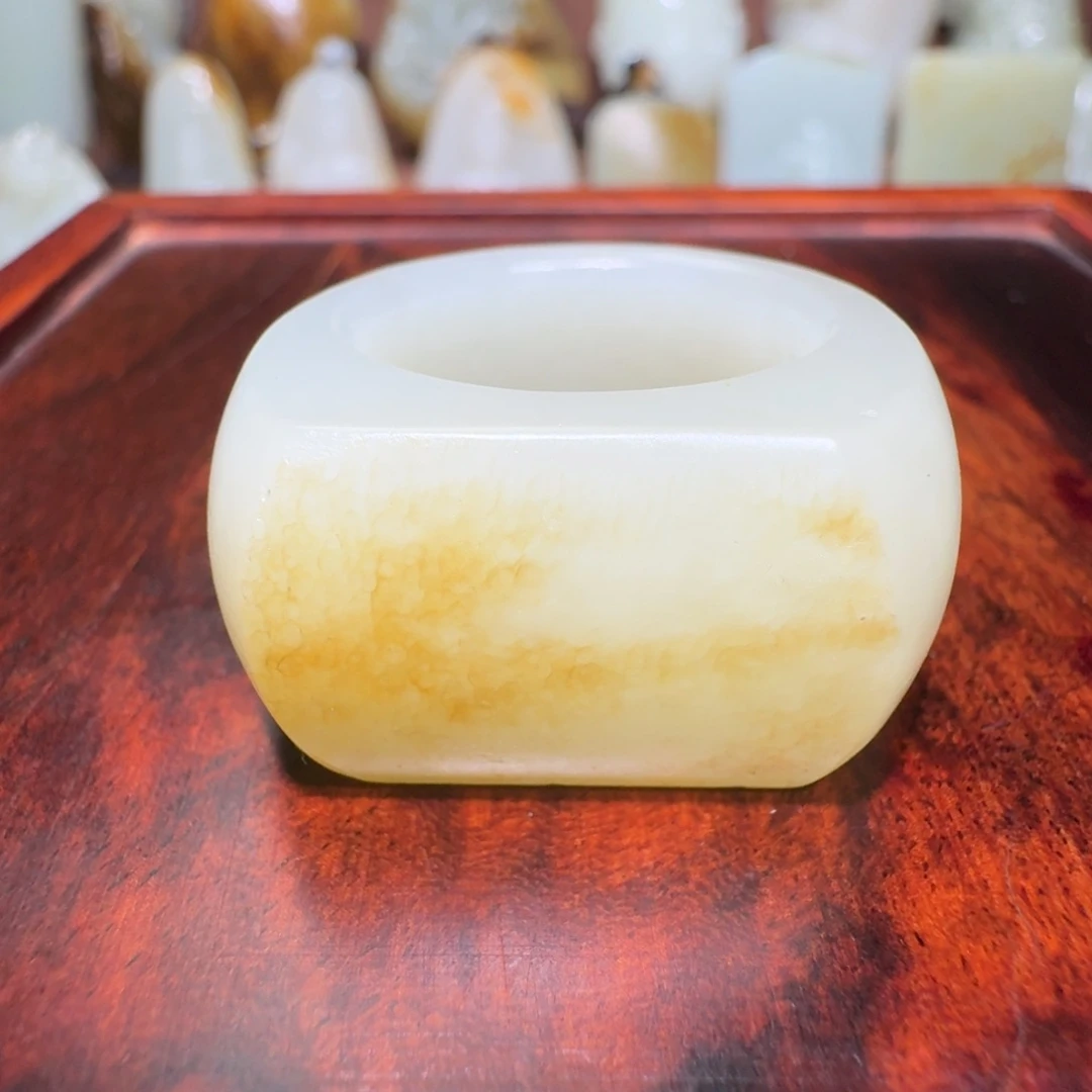 和田玉未镶嵌戒指