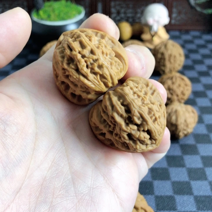 吊坠桃核35三角白