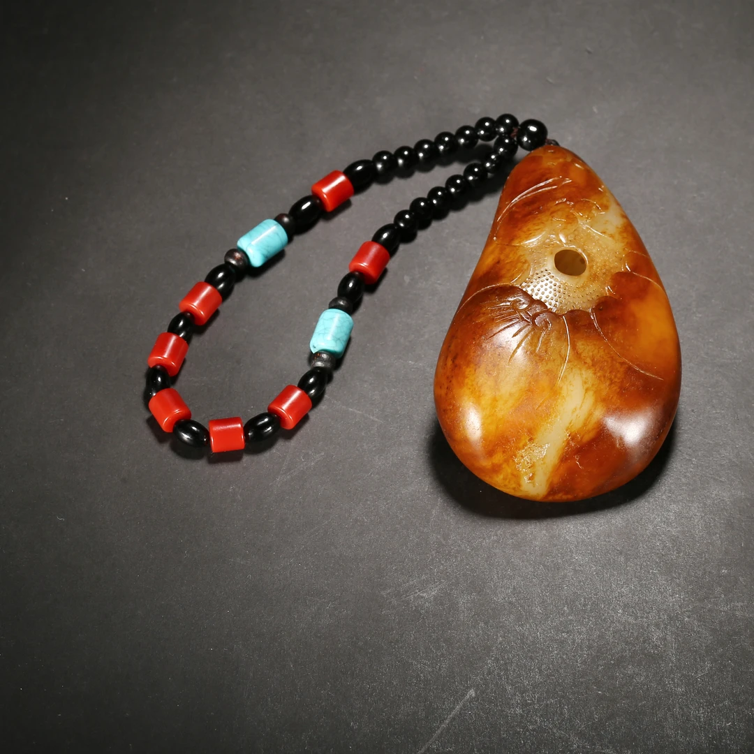 二十世纪*俏色雕香囊/09LB2549/和田玉【北京文博】