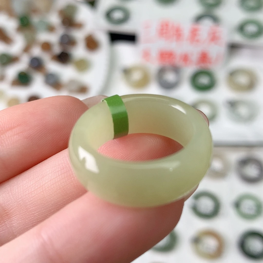 未镶嵌戒指和田玉