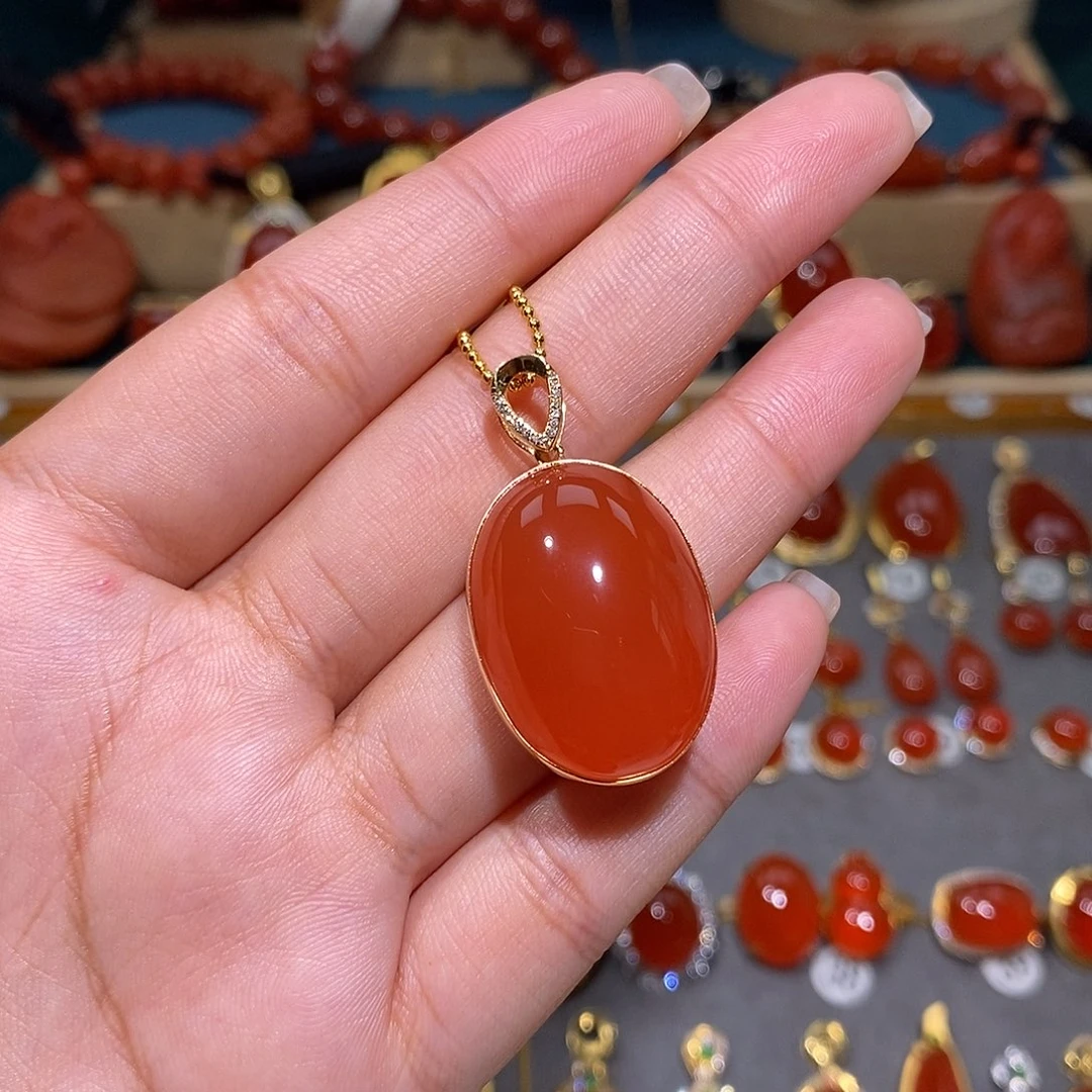 南红玛瑙18K金镶嵌颈饰