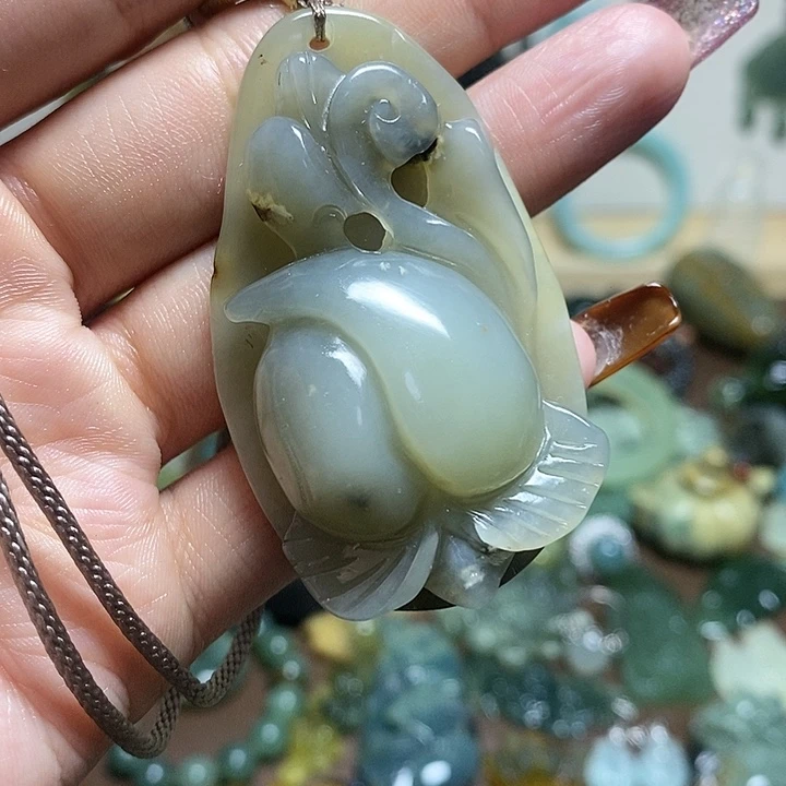 蛇纹石玉吊坠未镶嵌