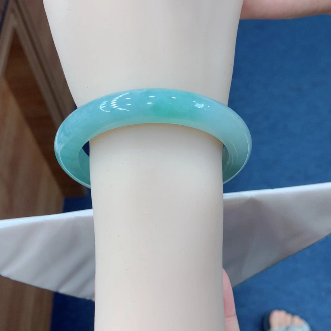 翡翠未镶嵌手镯48小时鉴赏