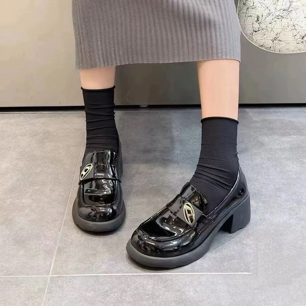 C4797 黑色  时尚粗跟圆头深口女士乐福鞋