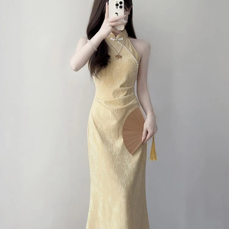 夏日旗袍黄色显白旗袍2025新款大气上档次国风挂脖连衣裙新中式少