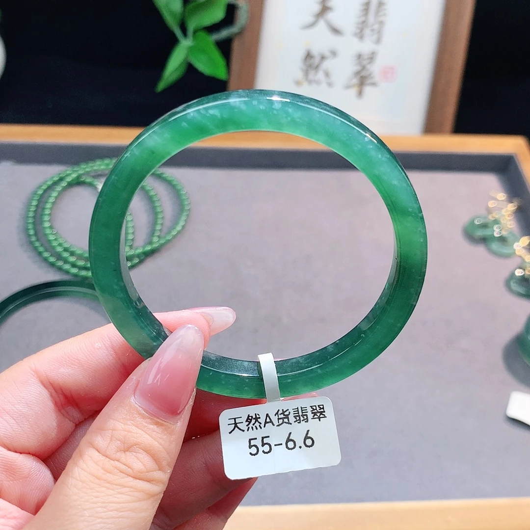翡翠手镯（圆镯）未镶嵌