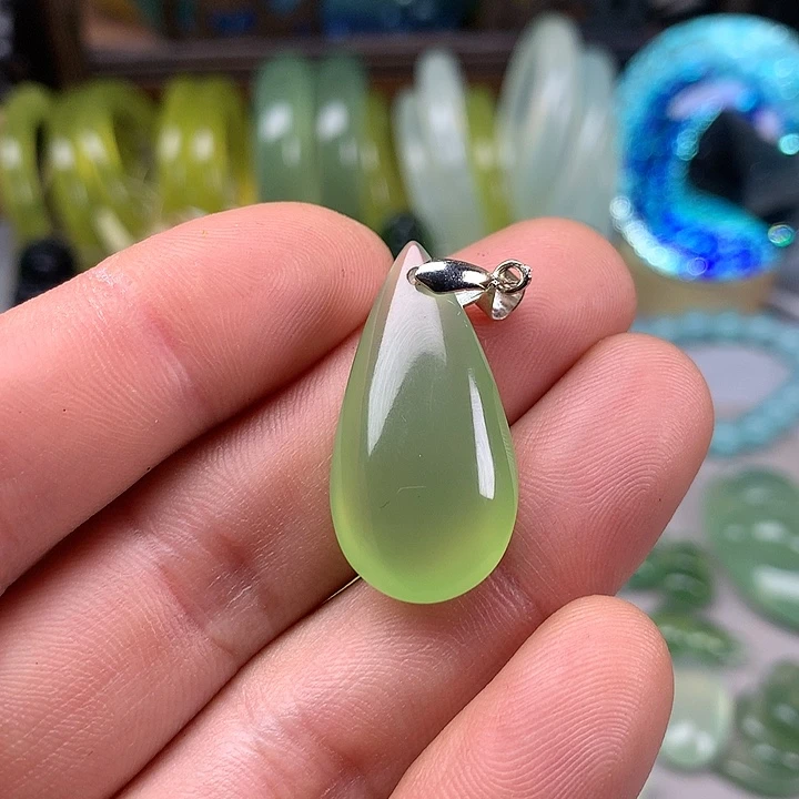 蛇纹石玉挂坠未镶嵌